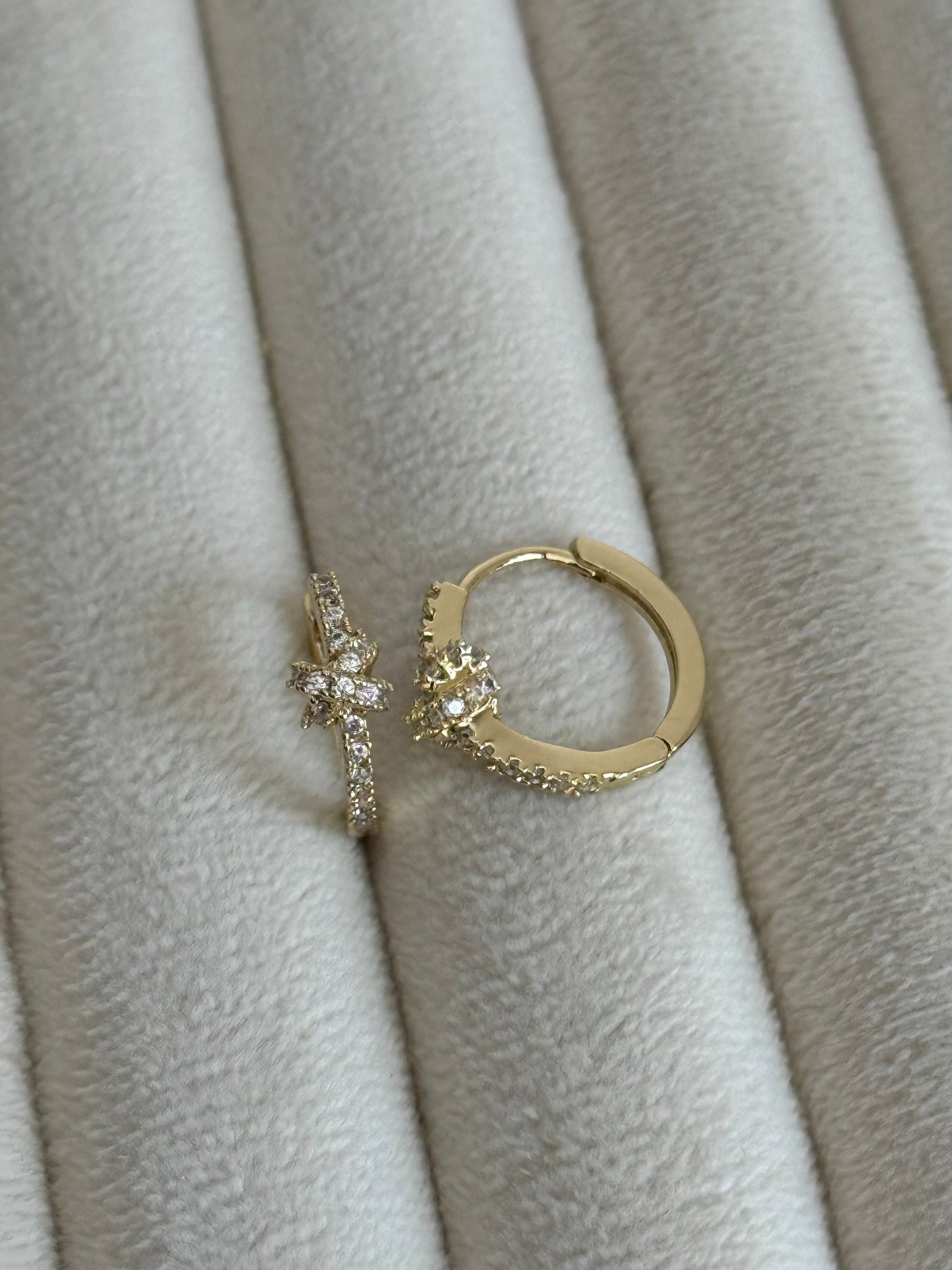 Gold Rengi Taşlı Düğüm Model Halka Kadın Küpe