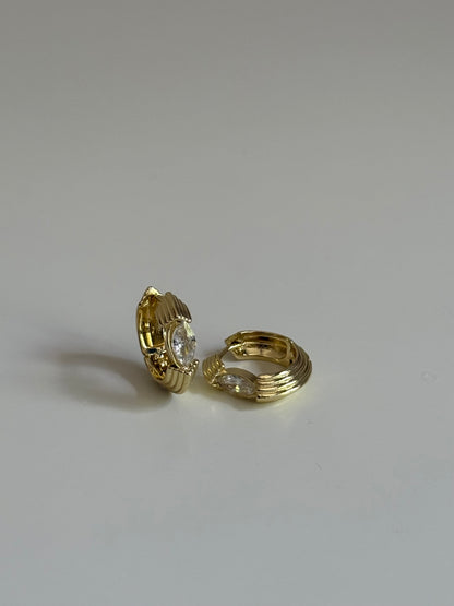 Gold Rengi Markiz Taşlı Çizgi Model Kadın Halka Küpe