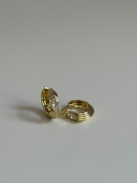 Gold Rengi Markiz Taşlı Çizgi Model Kadın Halka Küpe