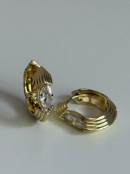 Gold Rengi Markiz Taşlı Çizgi Model Kadın Halka Küpe