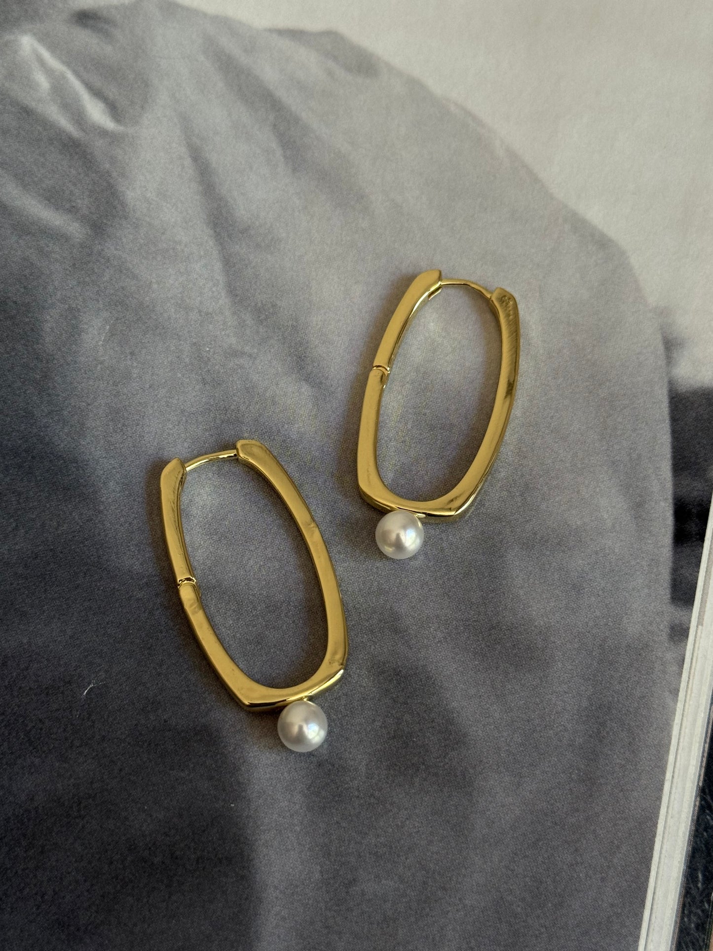 Gold Rengi Yuvarlak Renkli Taşlı Kadın Küpe