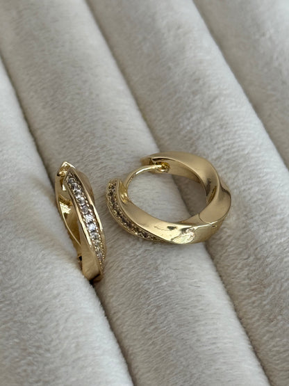 Gold Rengi Taşlı Burgu Model Kadın Halka Küpe