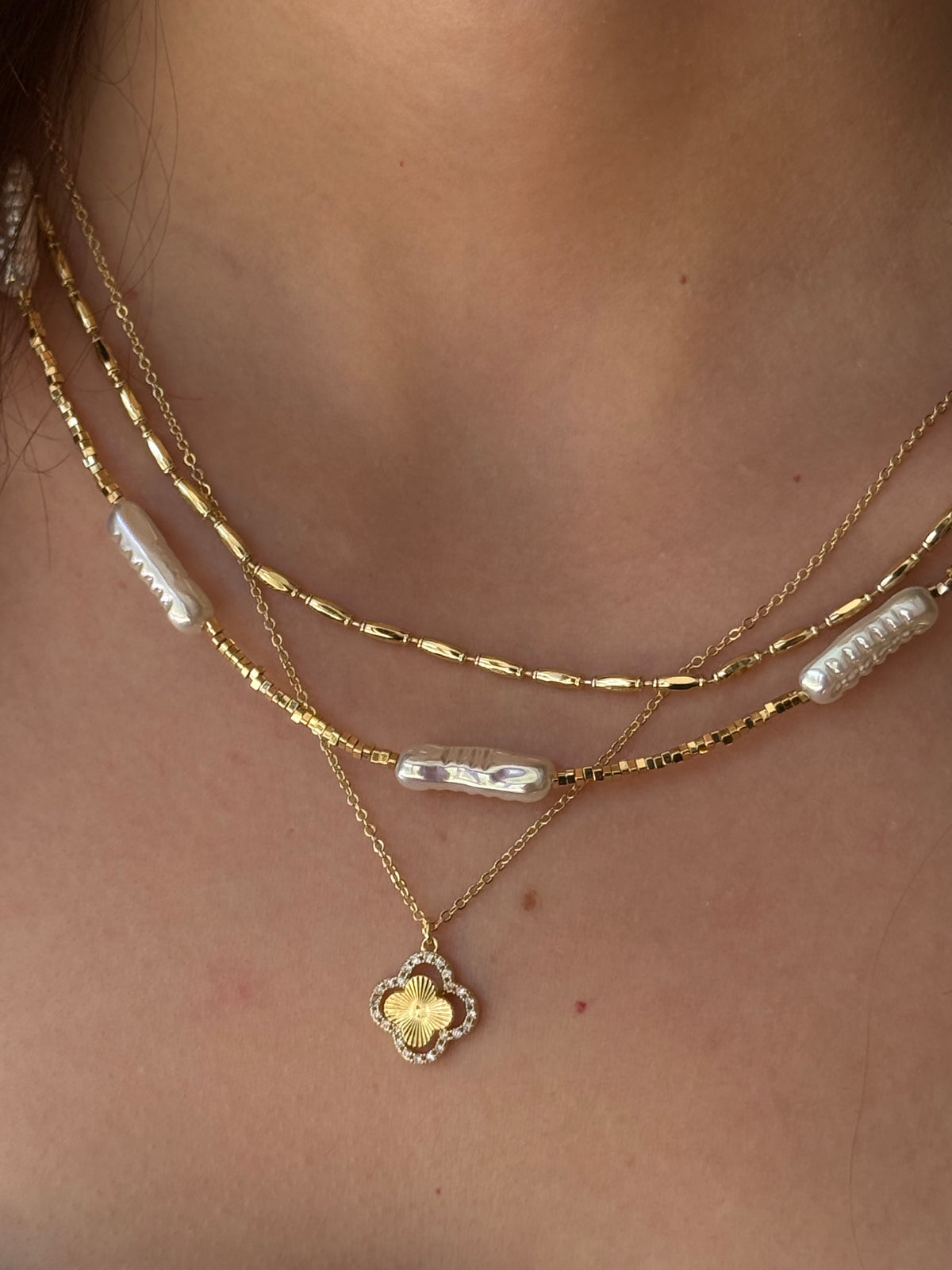 Gold Rengi Yonca Model Kadın Kolye