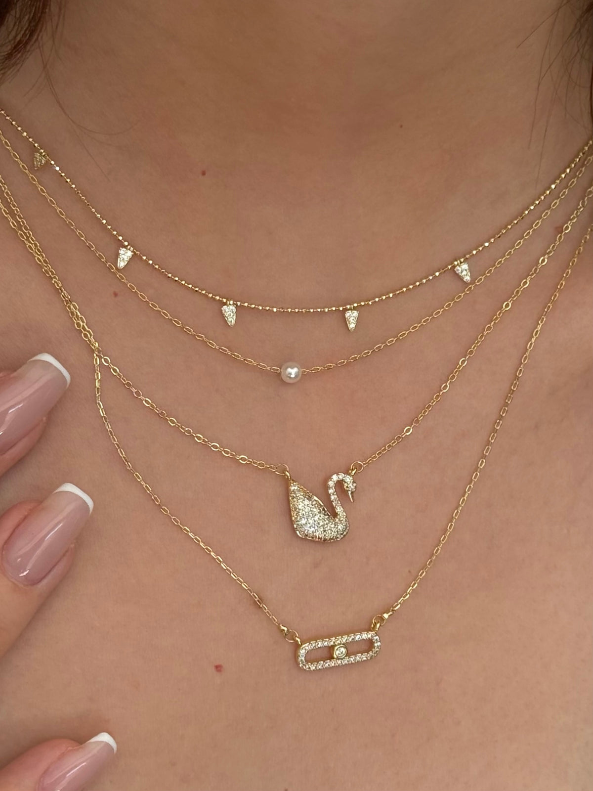 Gold Rengi Taşlı Kuğu Model Kadın Kolye