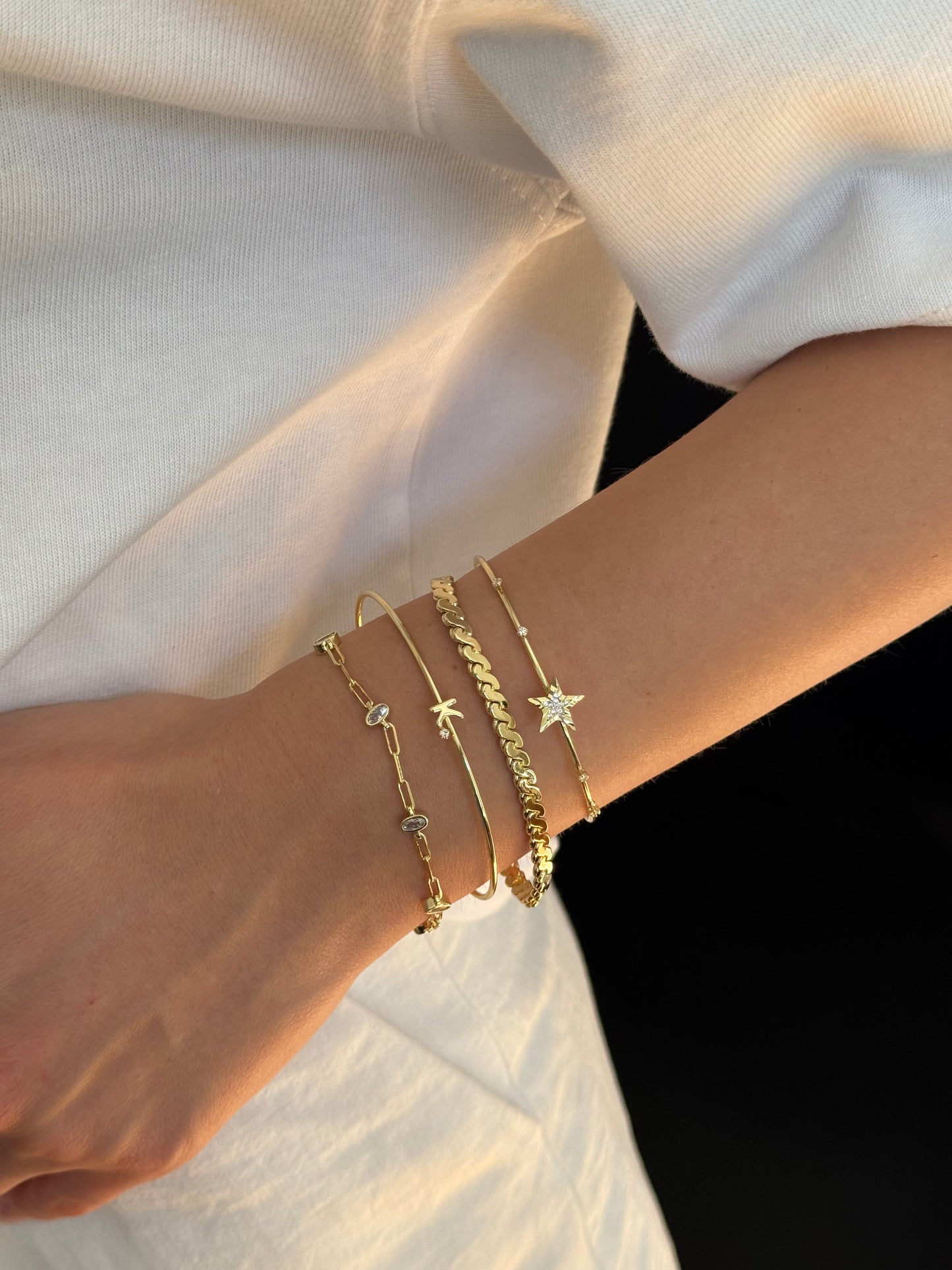 Gold Rengi Yıldız Model Kadın Kelepçe Bileklik