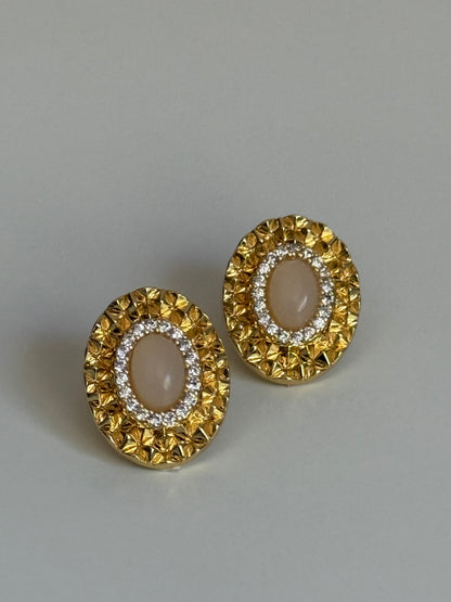 Gold Rengi Oval Model Taşlı Kadın Küpe