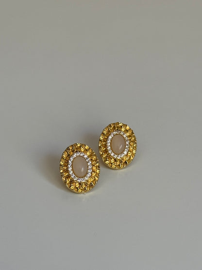 Gold Rengi Oval Model Taşlı Kadın Küpe