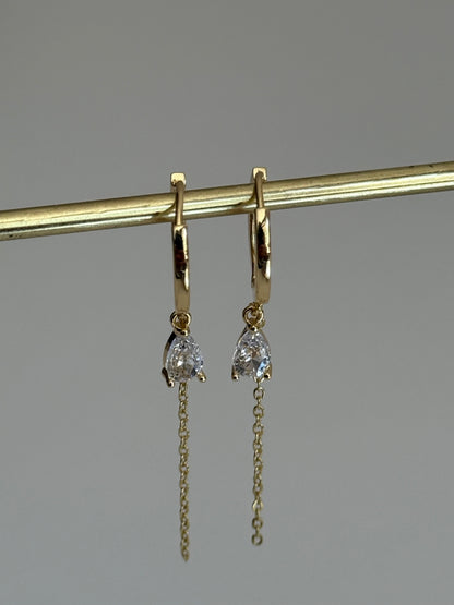 Gold Rengi Taşlı Zincir Sallantılı Kadın Küpe