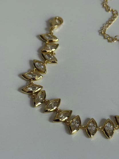 Gold Rengi Sıralı Damla Taşlı Kadın Bileklik