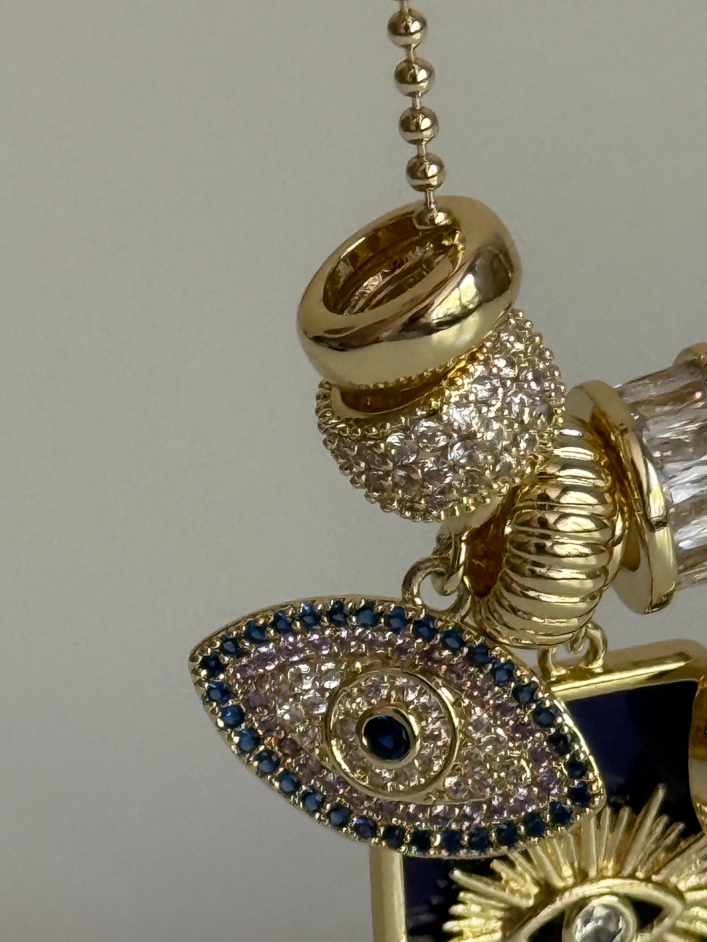 Gold Rengi Renkli Taşlı Charm Kadın Kolye