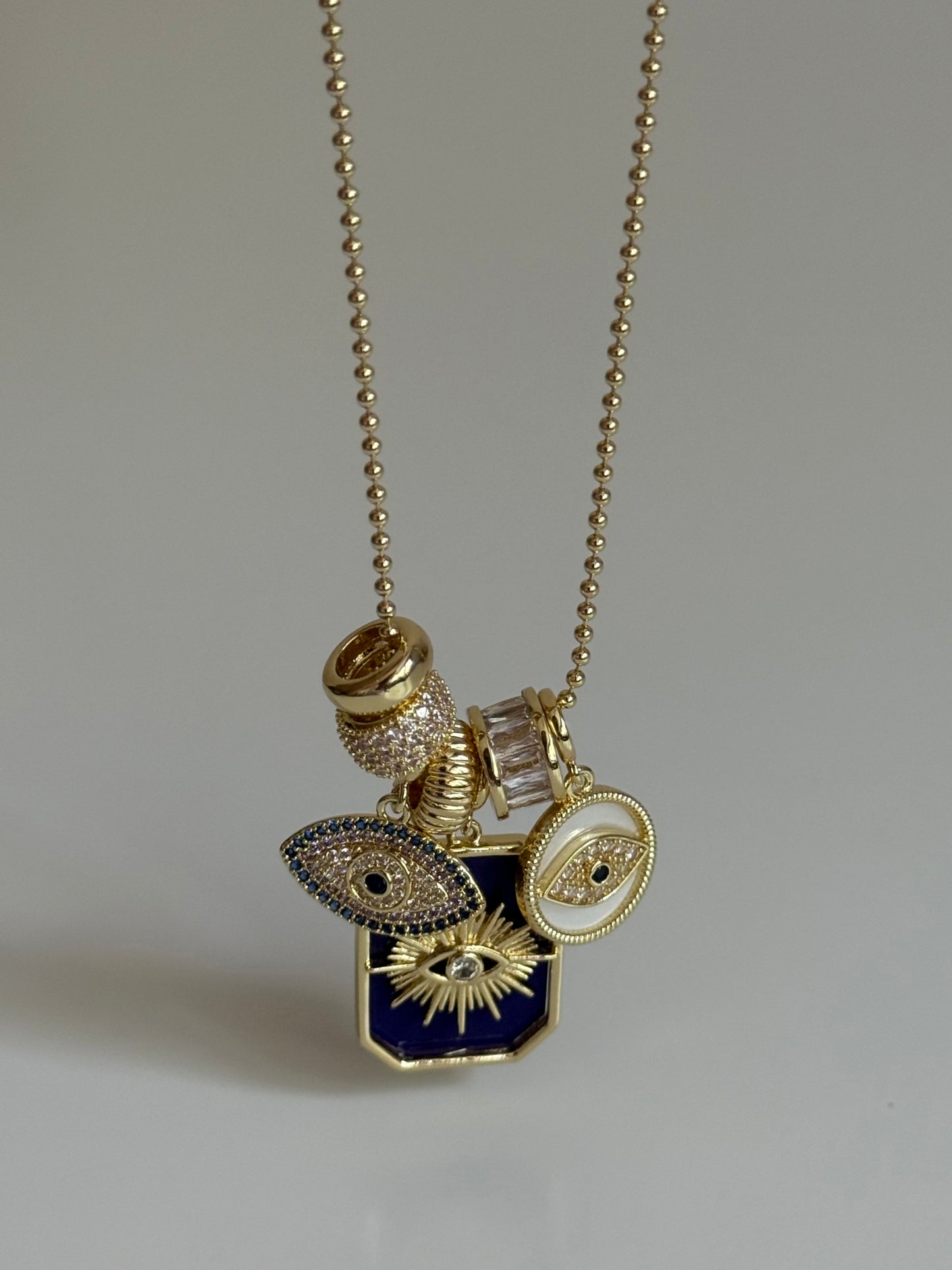 Gold Rengi Renkli Taşlı Charm Kadın Kolye