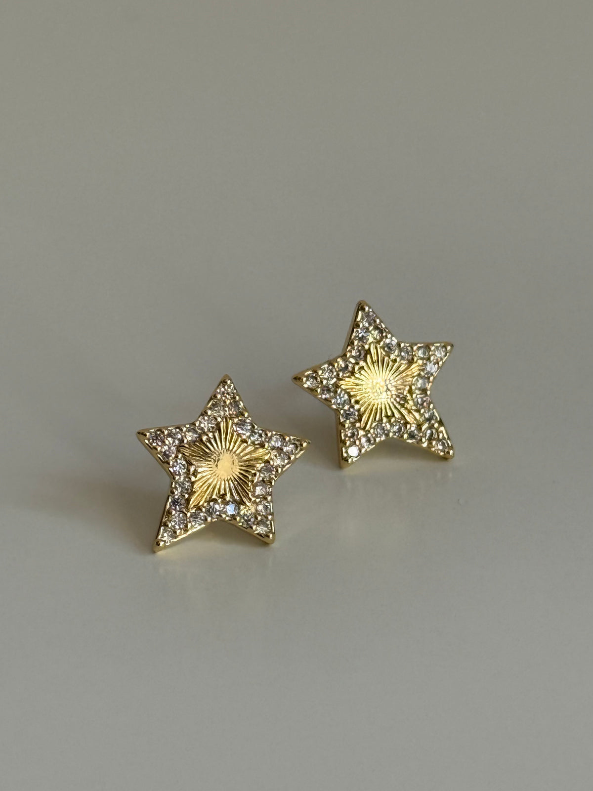 Gold RengiYıldız Model Kadın Küpe