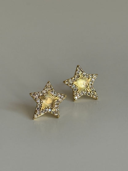 Gold RengiYıldız Model Kadın Küpe