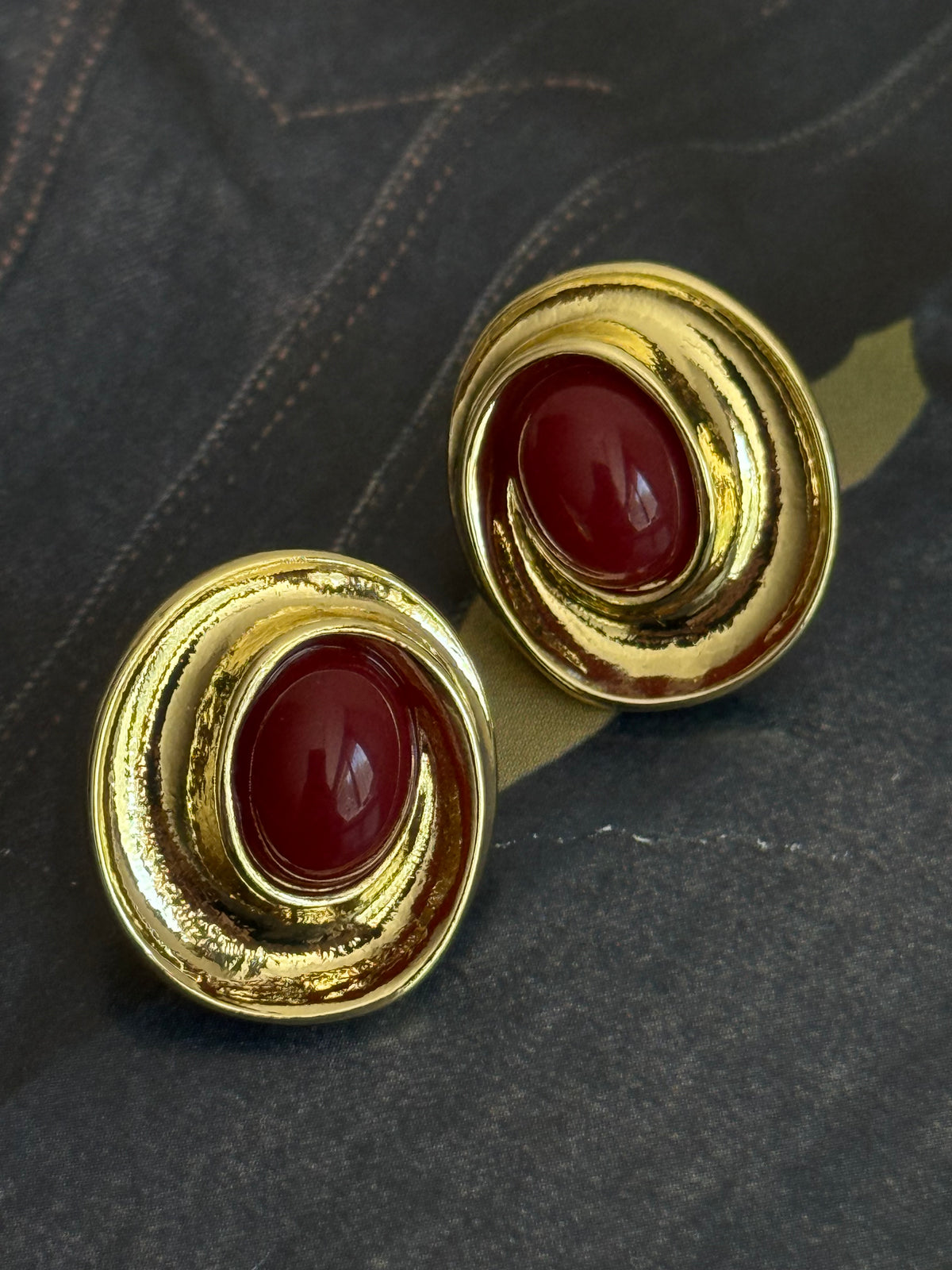 Gold Rengi Renkli Taşlı Oval Model Kadın Küpe