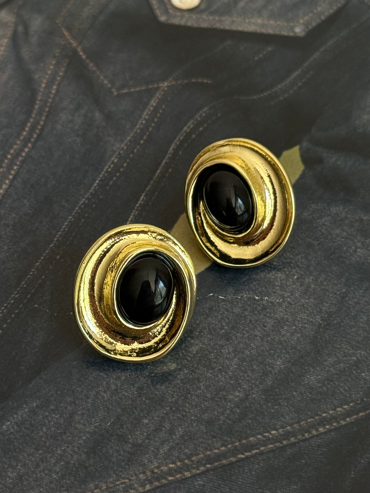 Gold Rengi Renkli Taşlı Oval Model Kadın Küpe