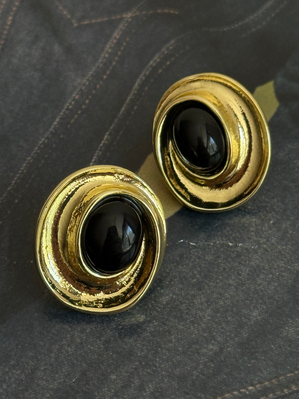 Gold Rengi Renkli Taşlı Oval Model Kadın Küpe