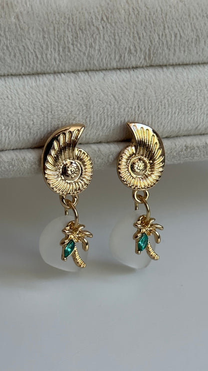 Gold Rengi Deniz Kabuğu Model Sallantılı Kadın Küpe