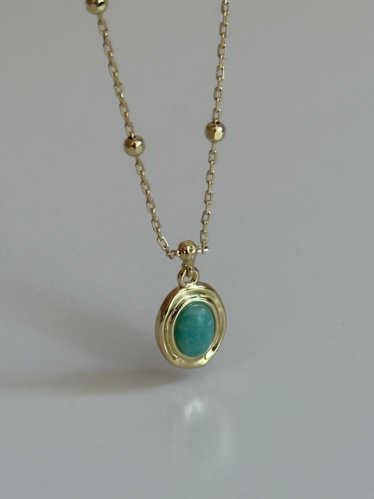 Gold Rengi Yeşil Taşlı Oval Model Kadın Kolye