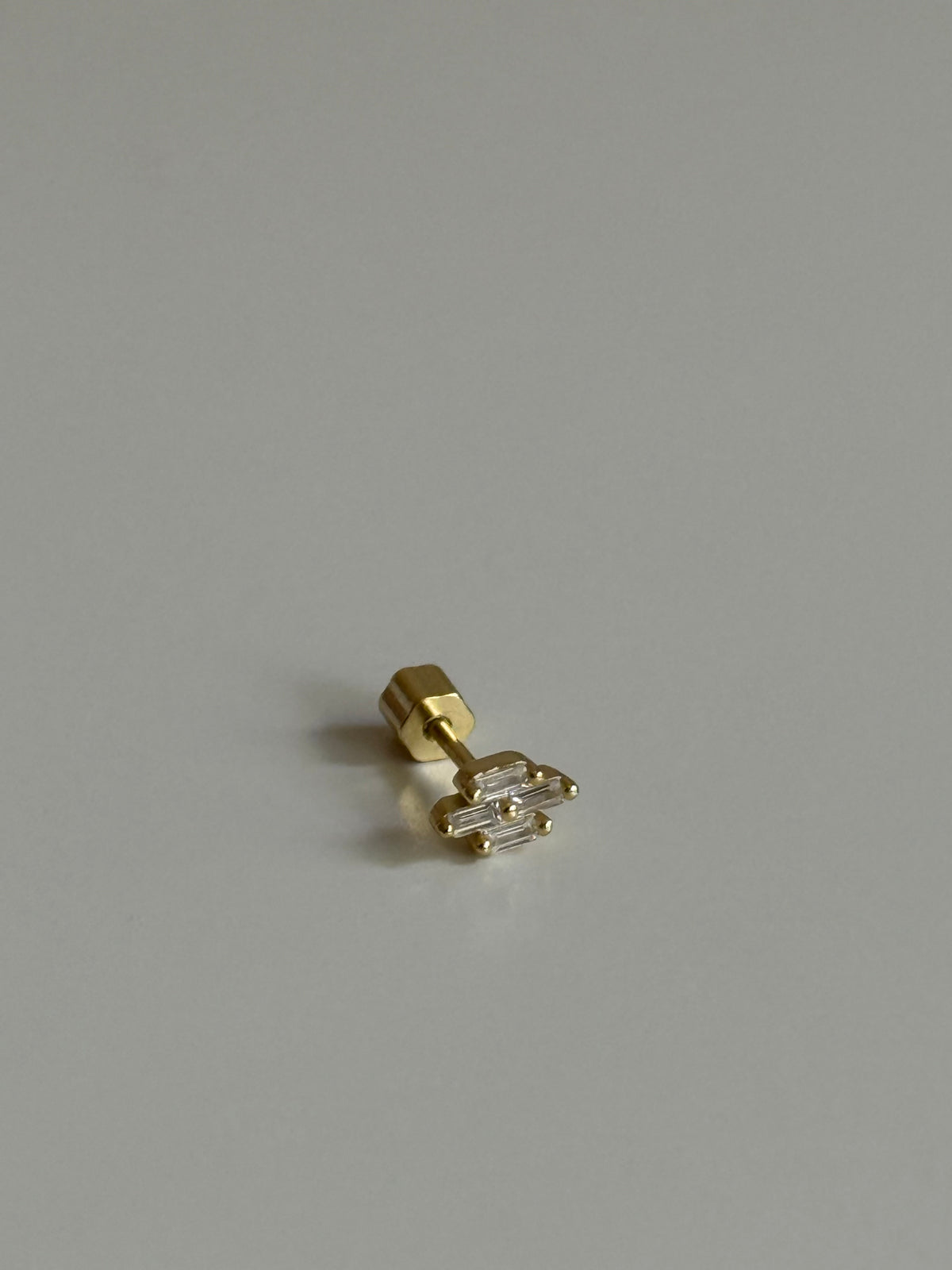 Gold Rengi Taşlı 925 Ayar Gümüş Piercing