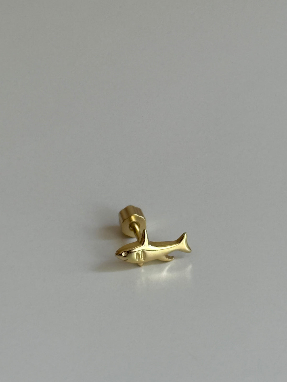 Gold Rengi Balık Figürlü 925 Ayar Gümüş Piercing