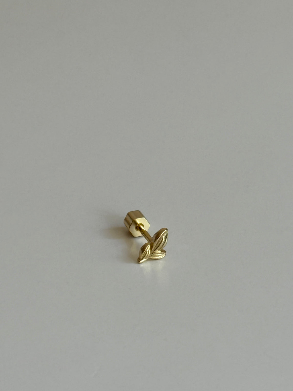 Gold Rengi Yaprak Model 925 ayar Gümüş Piercing