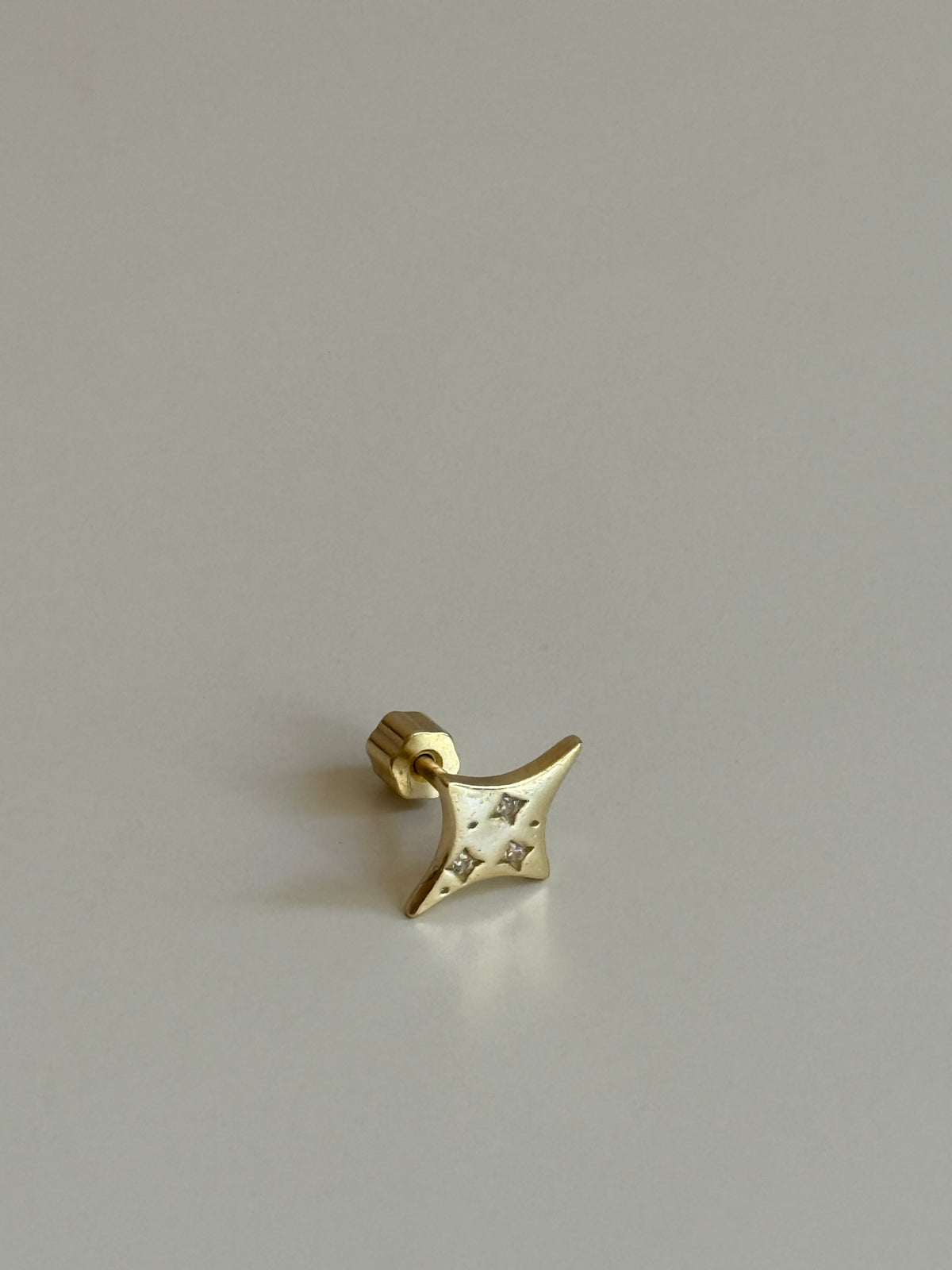 Gold Rengi Parıltı Model 925 Ayar Gümüş Piercing