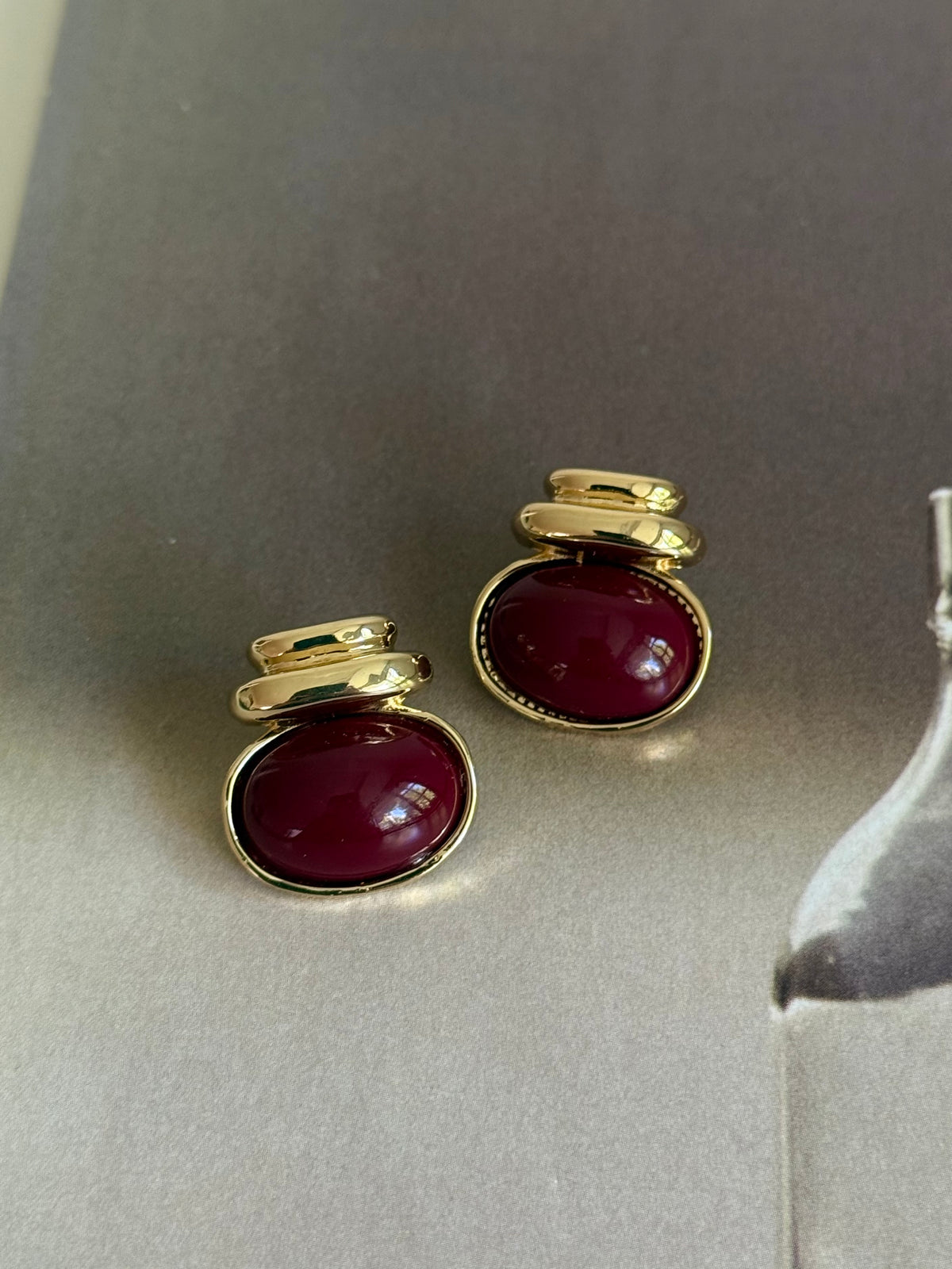 Gold Rengi Renkli Taşlı Oval Model Kadın Küpe