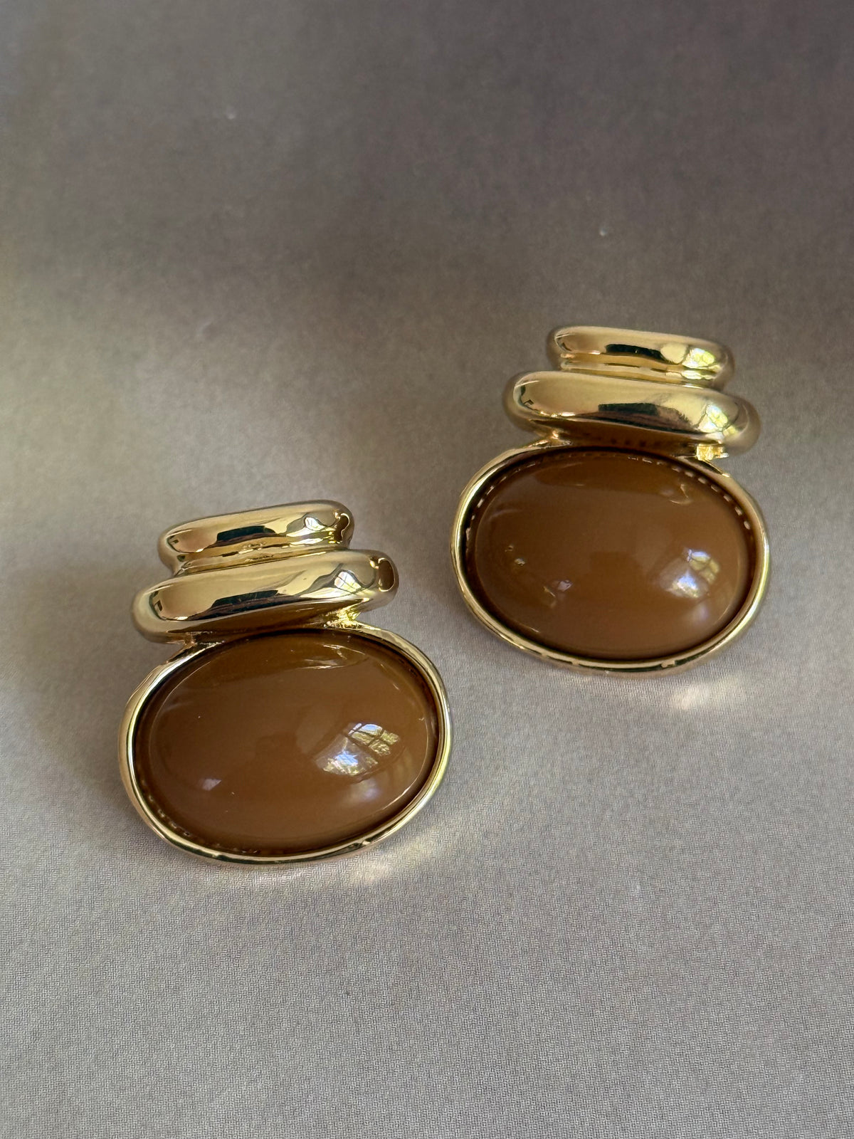 Gold Rengi Renkli Taşlı Oval Model Kadın Küpe
