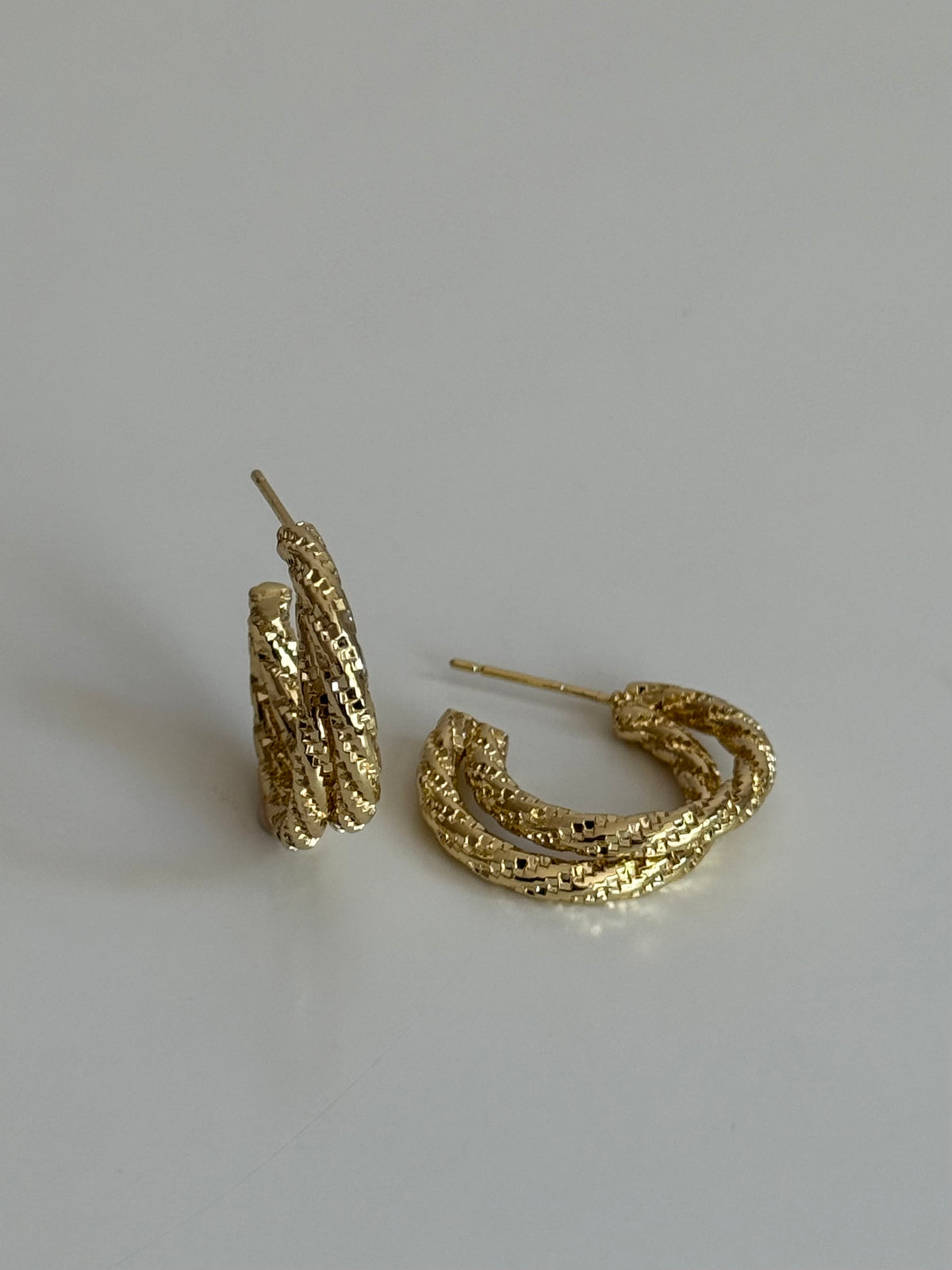 Gold Rengi İki Sıra Burgu Model Yarım Halka Kadın Küpe