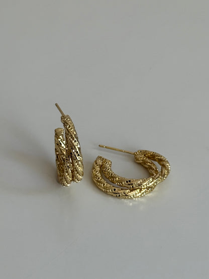 Gold Rengi İki Sıra Burgu Model Yarım Halka Kadın Küpe