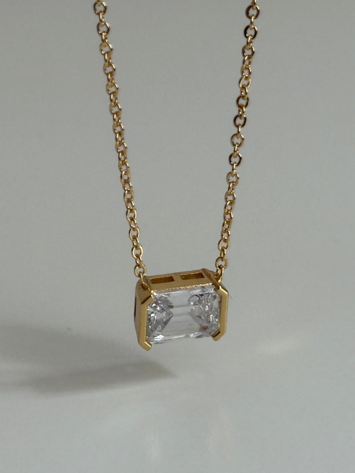 Gold Rengi Baget Taşlı Kadın Kolye