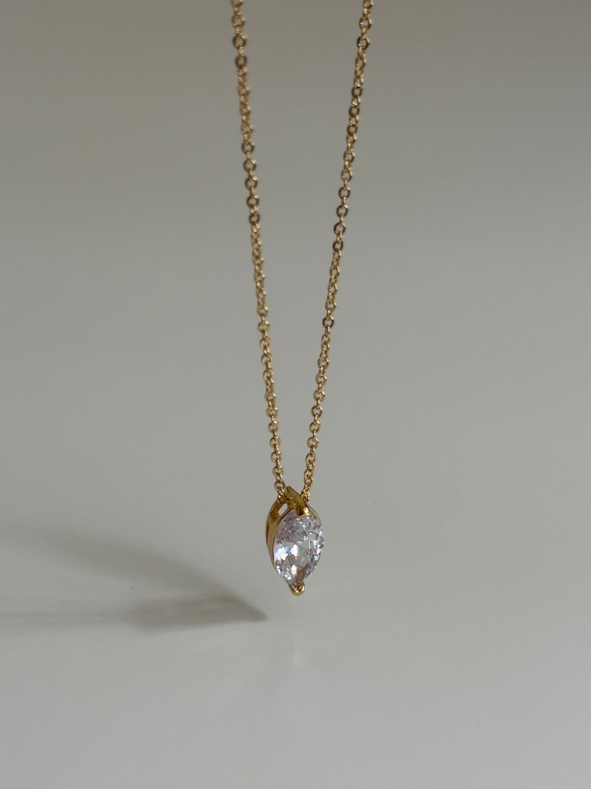 Gold Rengi Markiz Model Kadın Kolye