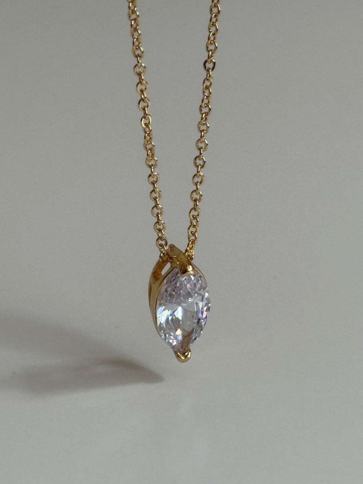 Gold Rengi Markiz Model Kadın Kolye