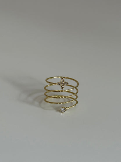 Gold Rengi Yonca Model Spiral Kadın Yüzük