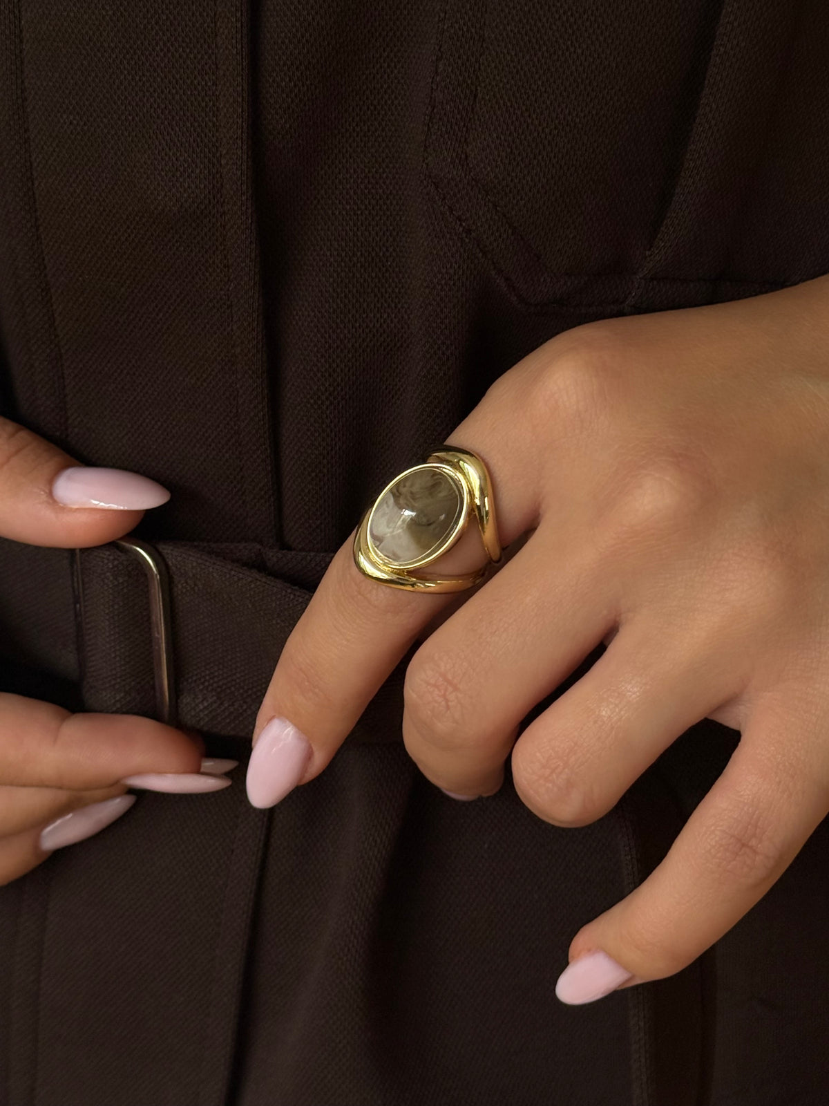 Gold Rengi Oval Taşlı Kadın Yüzük