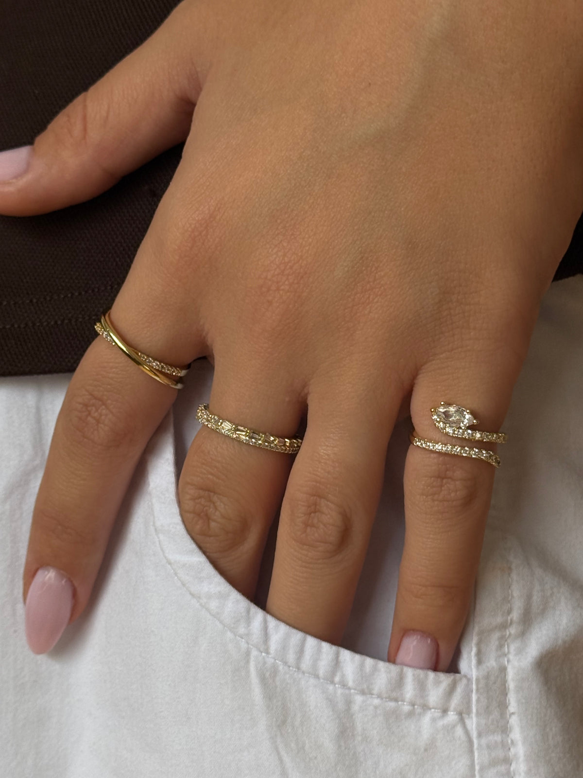 Gold Rengi Çapraz Model Taşlı Kadın Yüzük
