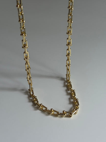 Gold Rengi Top Detaylı Kadın Kolye