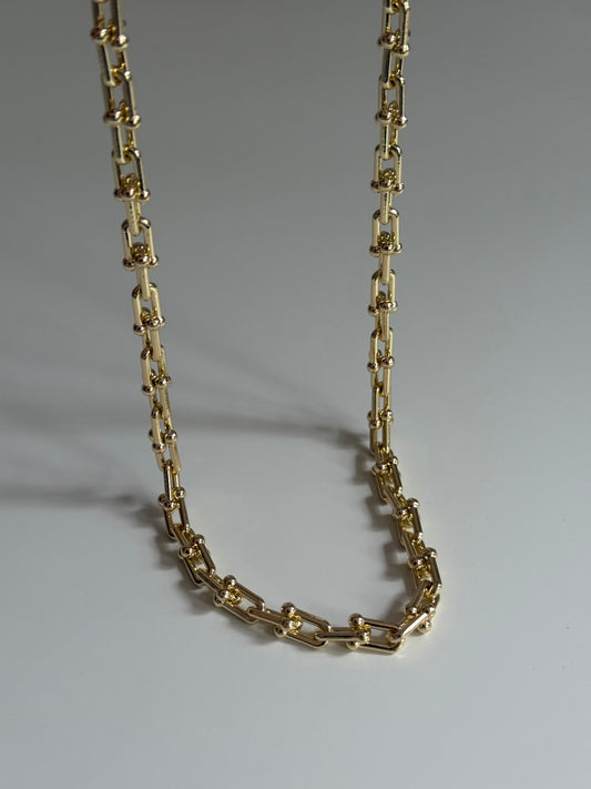 Gold Rengi Top Detaylı Kadın Kolye