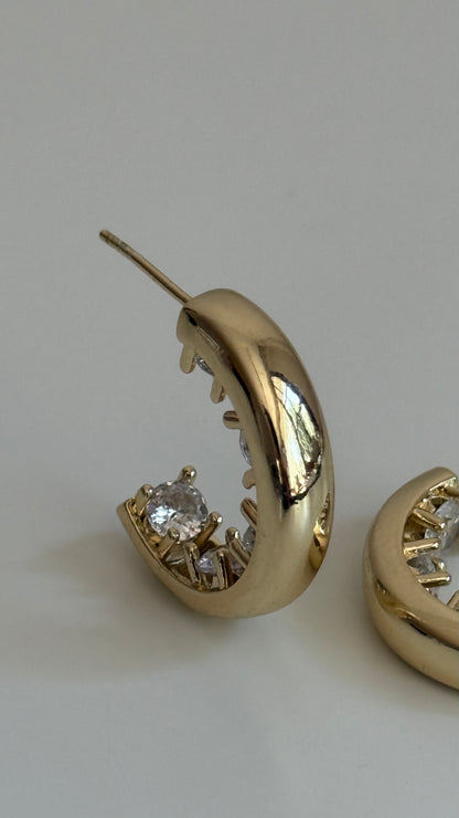 Gold Rengi İç Taşlı Yarım Halka Kadın Küpe