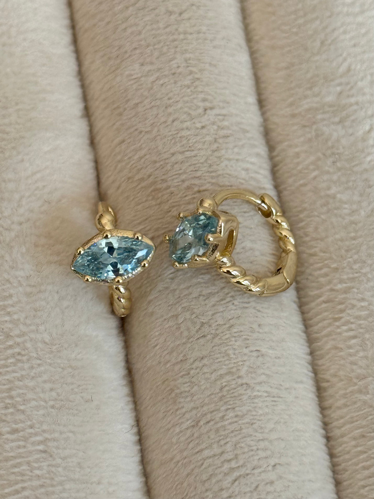 Gold Rengi Renkli Taşlı Kadın Küpe
