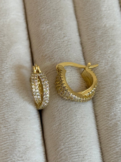 Gold Rengi Taşlı Çapraz Model Kadın Küpe