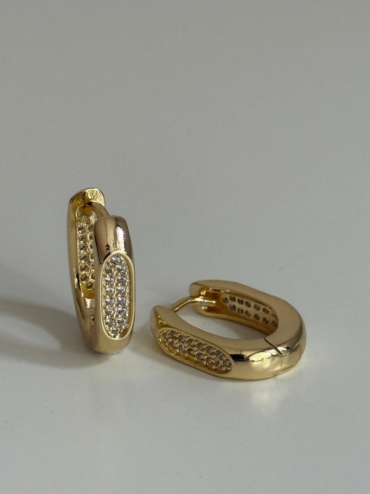 Gold Rengi Taşlı Kadın Küpe