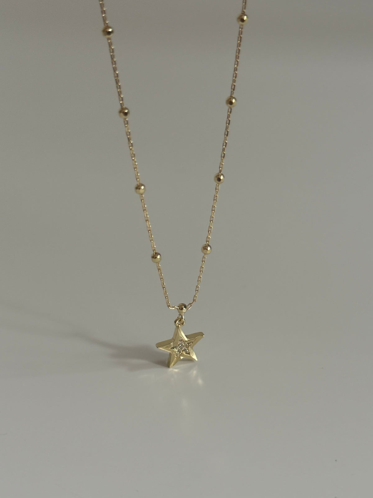 Gold Rengi Yıldız Model Kadın Kolye