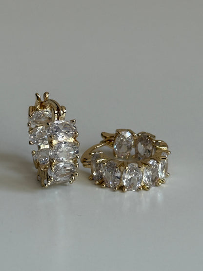 Gold Rengi Oval Taşlı Halka Küpe