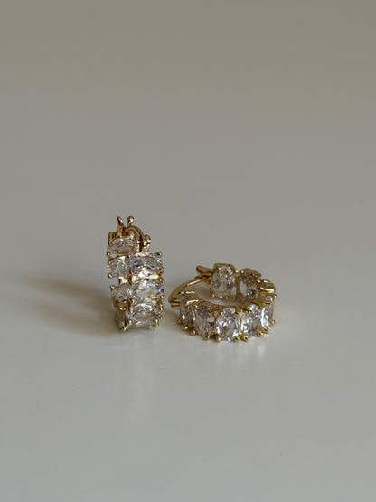 Gold Rengi Oval Taşlı Halka Küpe