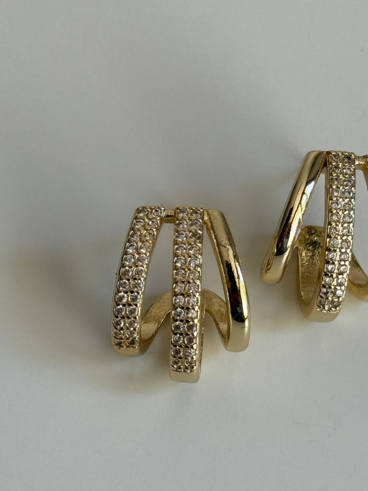 Gold Rengi Üç Sıra Halka Model Kadın Küpe