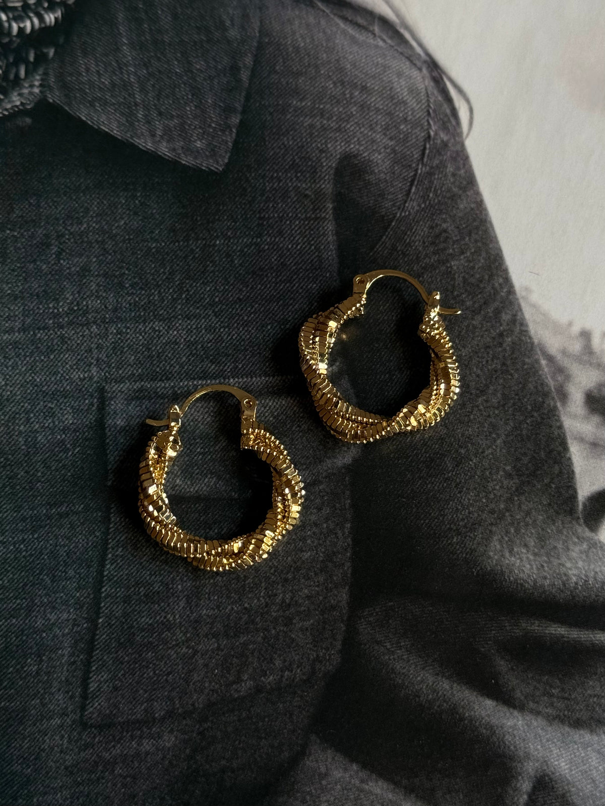 Gold Rengi Burgu Model Kadın Küpe