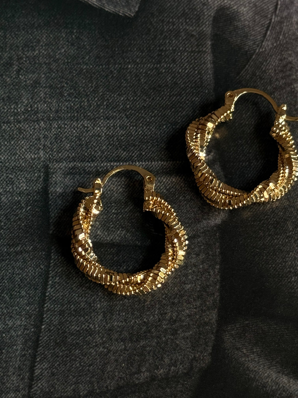Gold Rengi Burgu Model Kadın Küpe