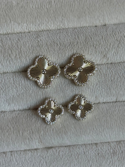 Gold Rengi Yonca Model Kadın Küpe