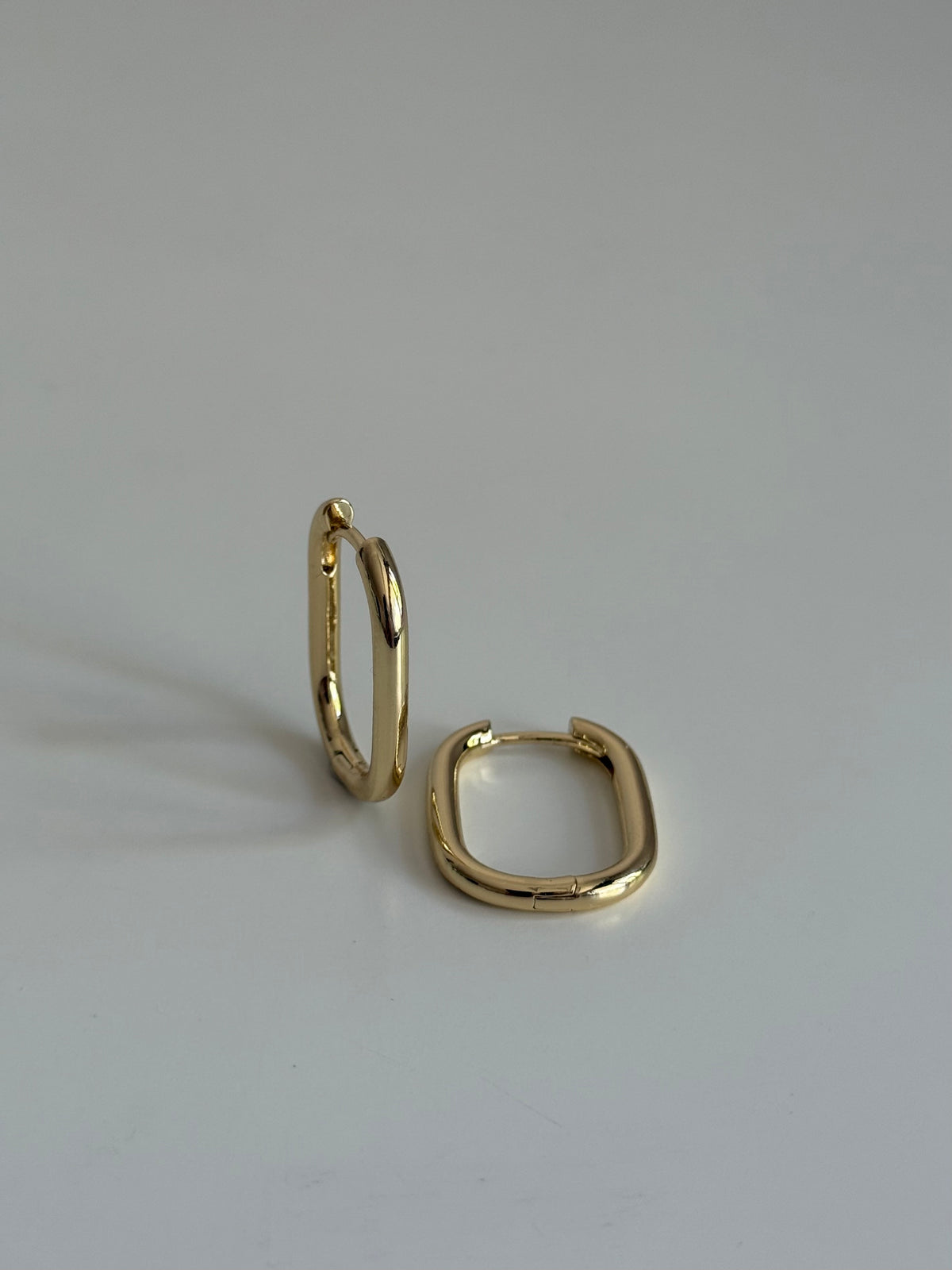 Gold Rengi Dikdörtgen Formda Kadın Küpe